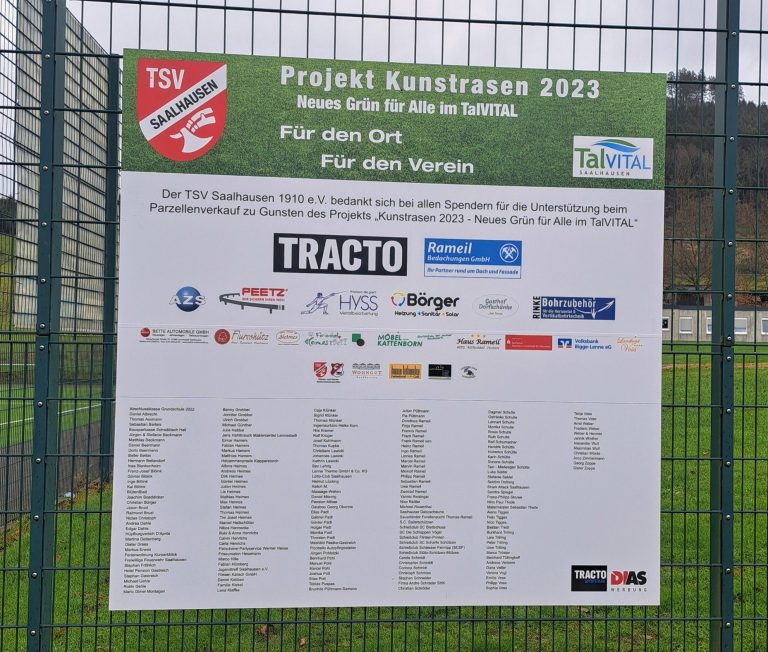 Spendentafel für das Projekt Kunstrasen 2023 mit Sponsoren und Unterstützern.